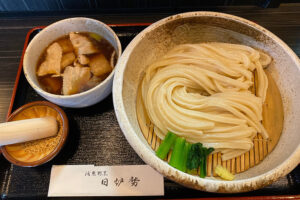 日炉勢の肉汁うどん