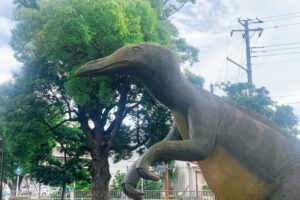 恐竜オブジェのアップ写真