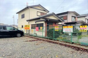 鈴蘭苑の駐車場