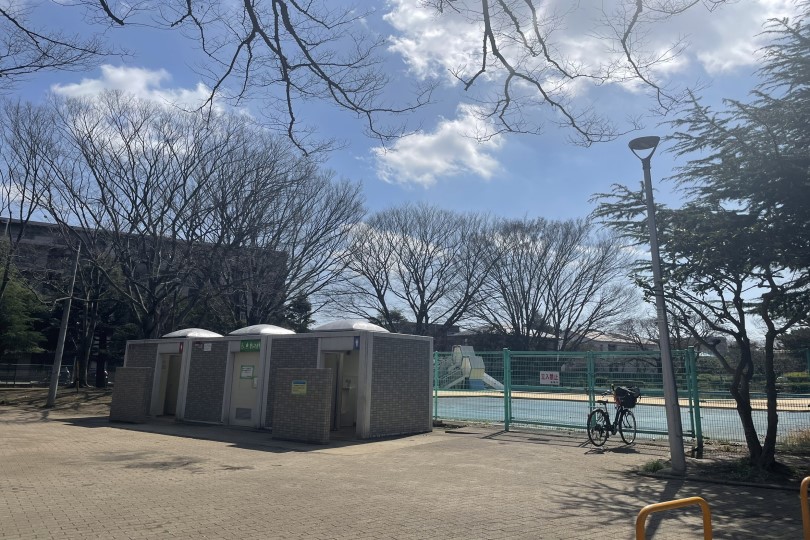 薬円台公園のトイレ